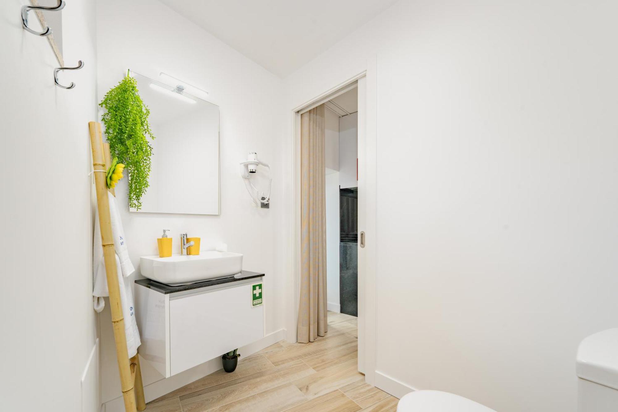 Chale Henrique - Beachfront At Calheta Apartment *