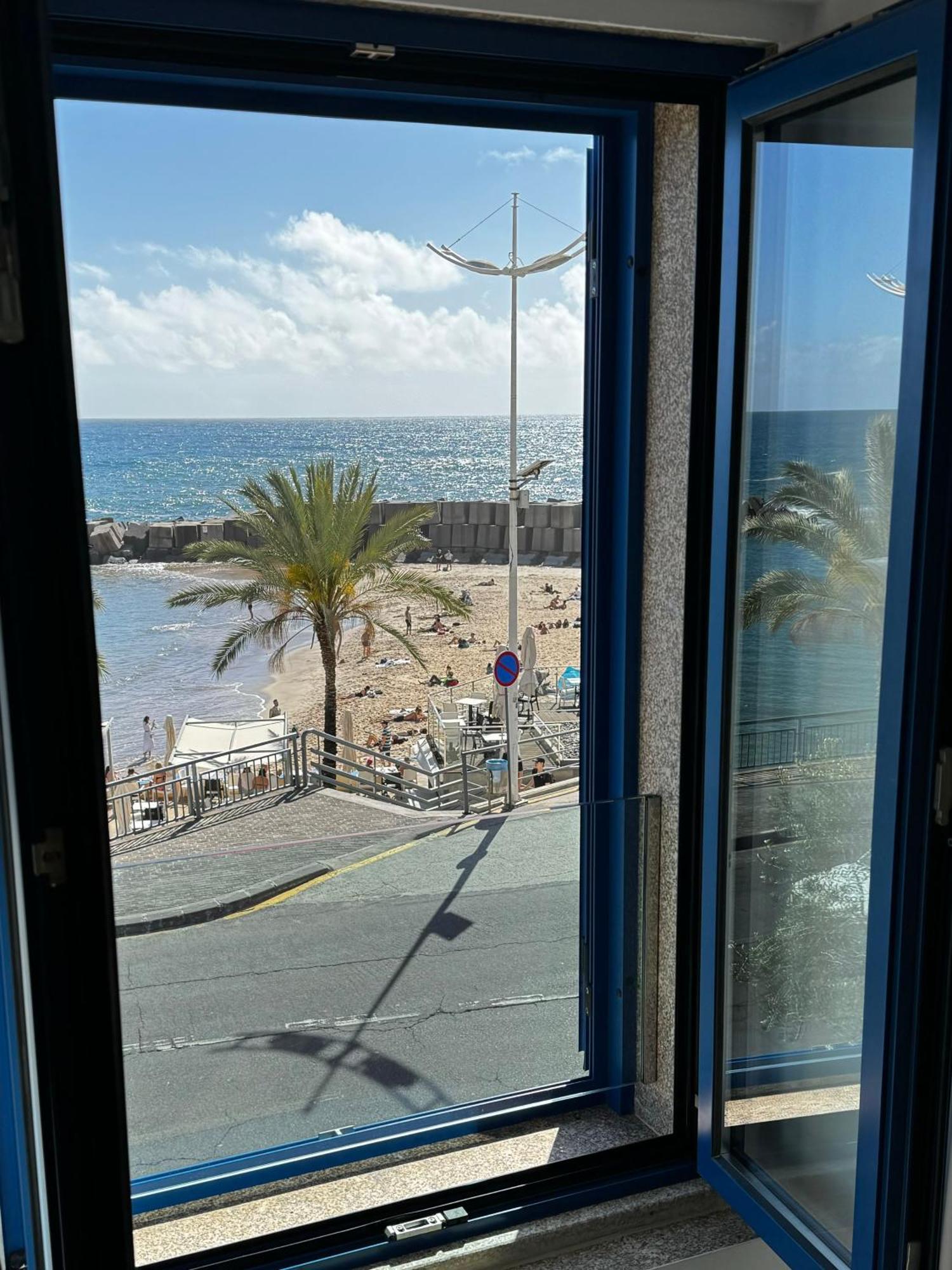 Chale Henrique - Beachfront At Calheta Apartment *