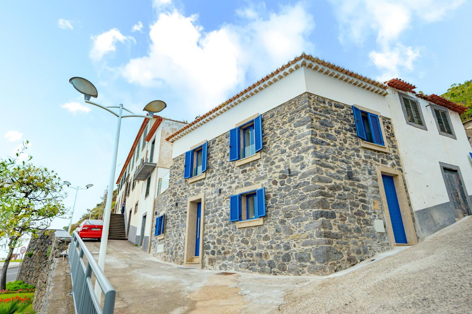 Apartment Chale Henrique - Beachfront At Calheta