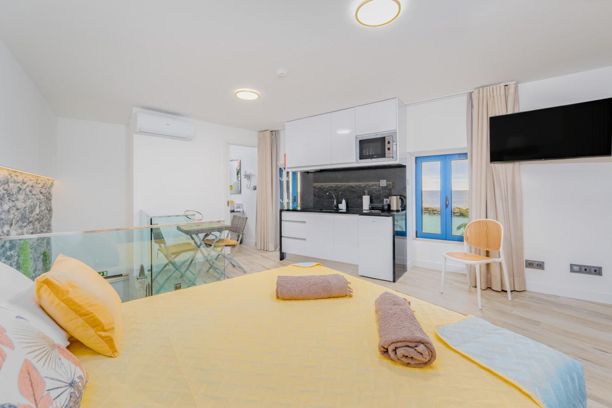 Apartment Chale Henrique - Beachfront At Calheta