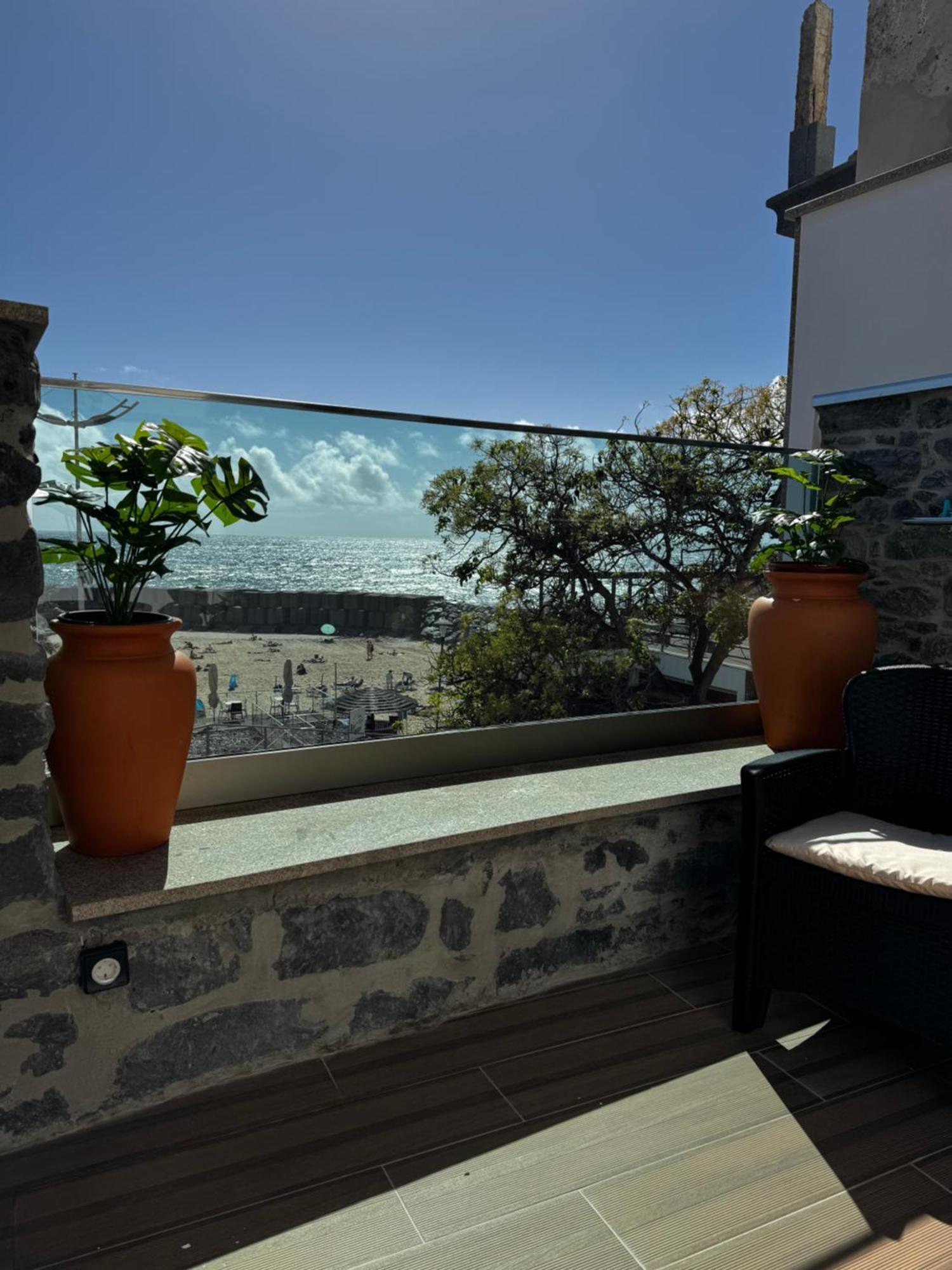 Chale Henrique - Beachfront At Calheta *