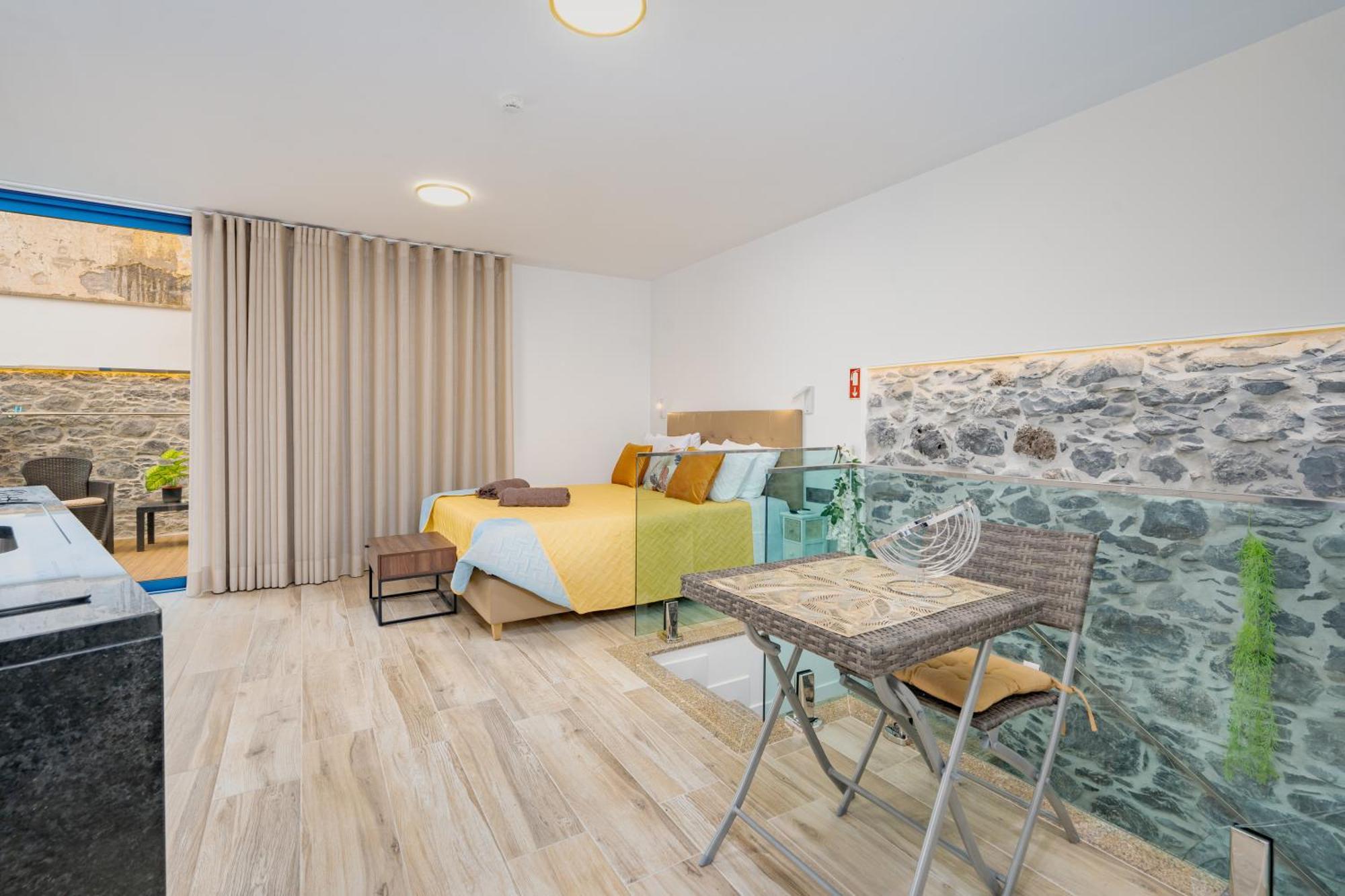 Chale Henrique - Beachfront At Calheta