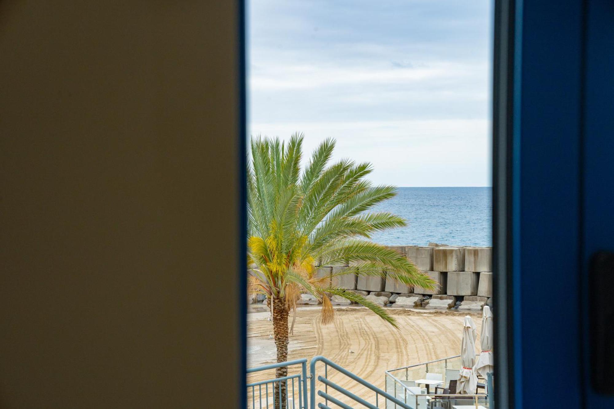 Chale Henrique - Beachfront At Calheta