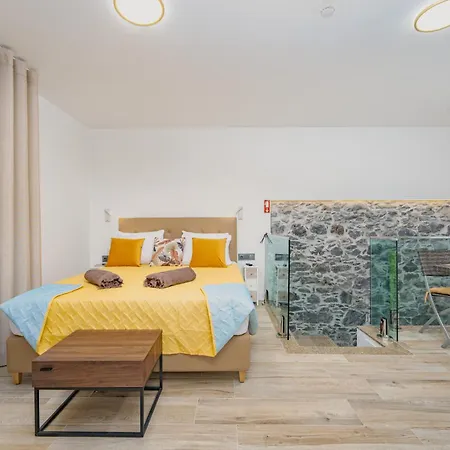 Chale Henrique - Beachfront Apartments At Calheta Beach Exterior photo
