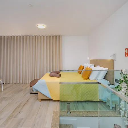 Chale Henrique - Beachfront Apartments At Calheta Beach Exterior photo