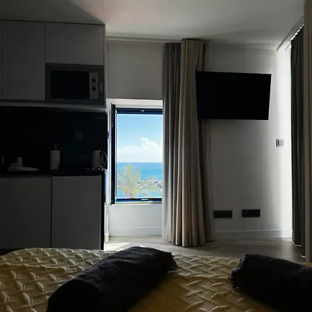Chale Henrique - Beachfront Apartments At Calheta Beach Exterior photo