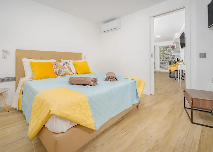 Chale Henrique - Beachfront Apartments At Calheta Beach